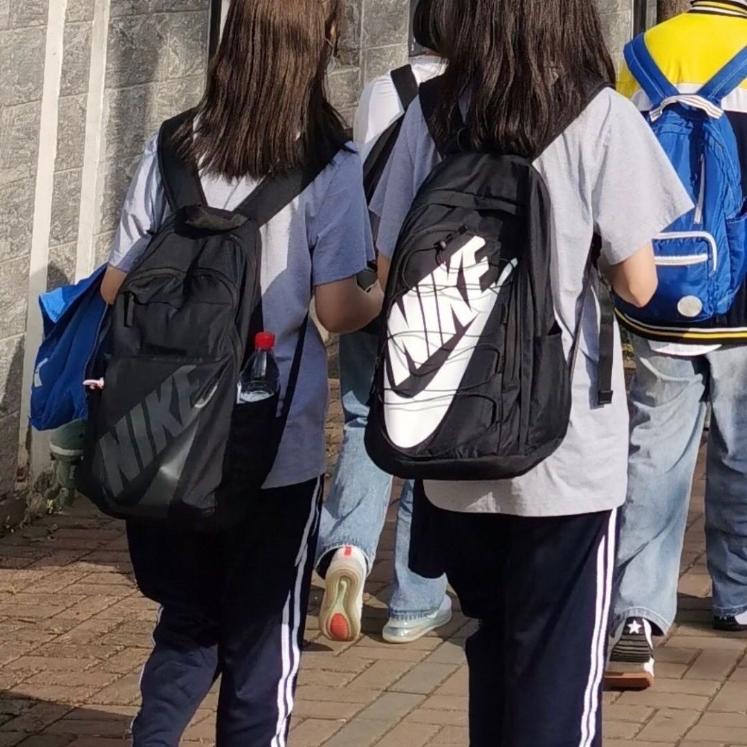 时尚双肩包分享