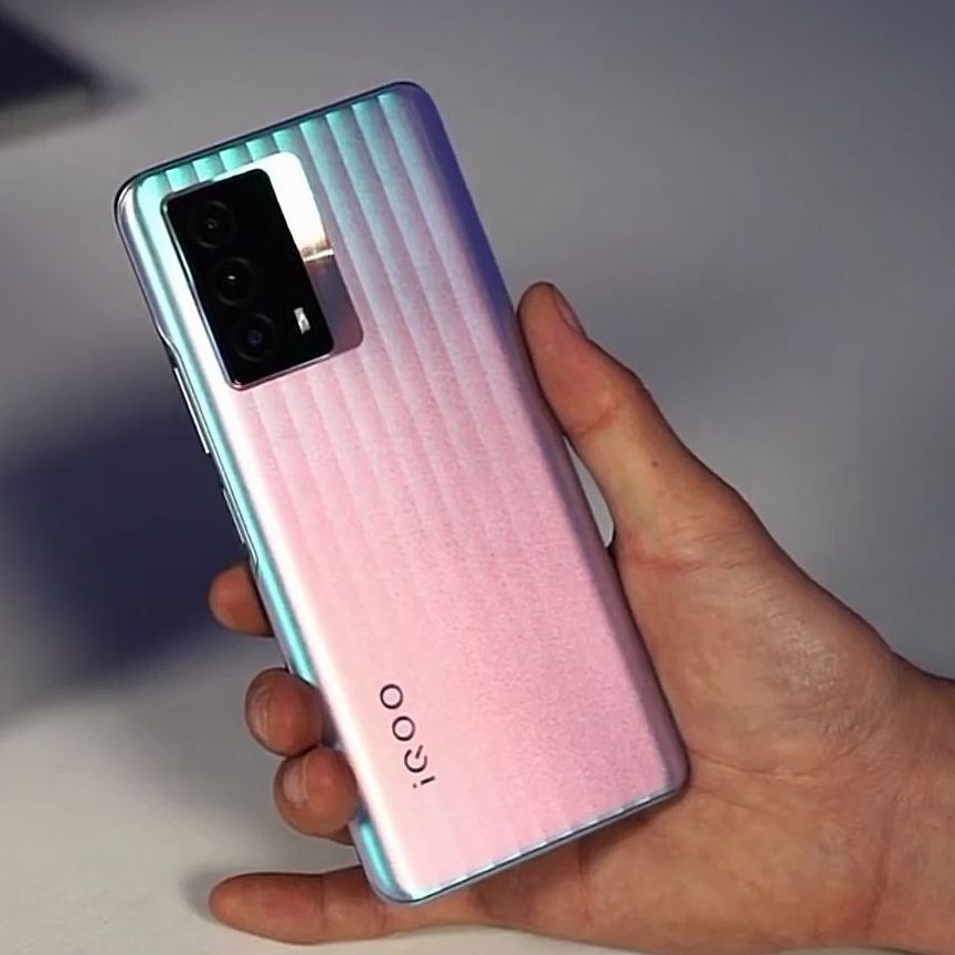 vivo iQOO Z5 5G---新配色造梦空间