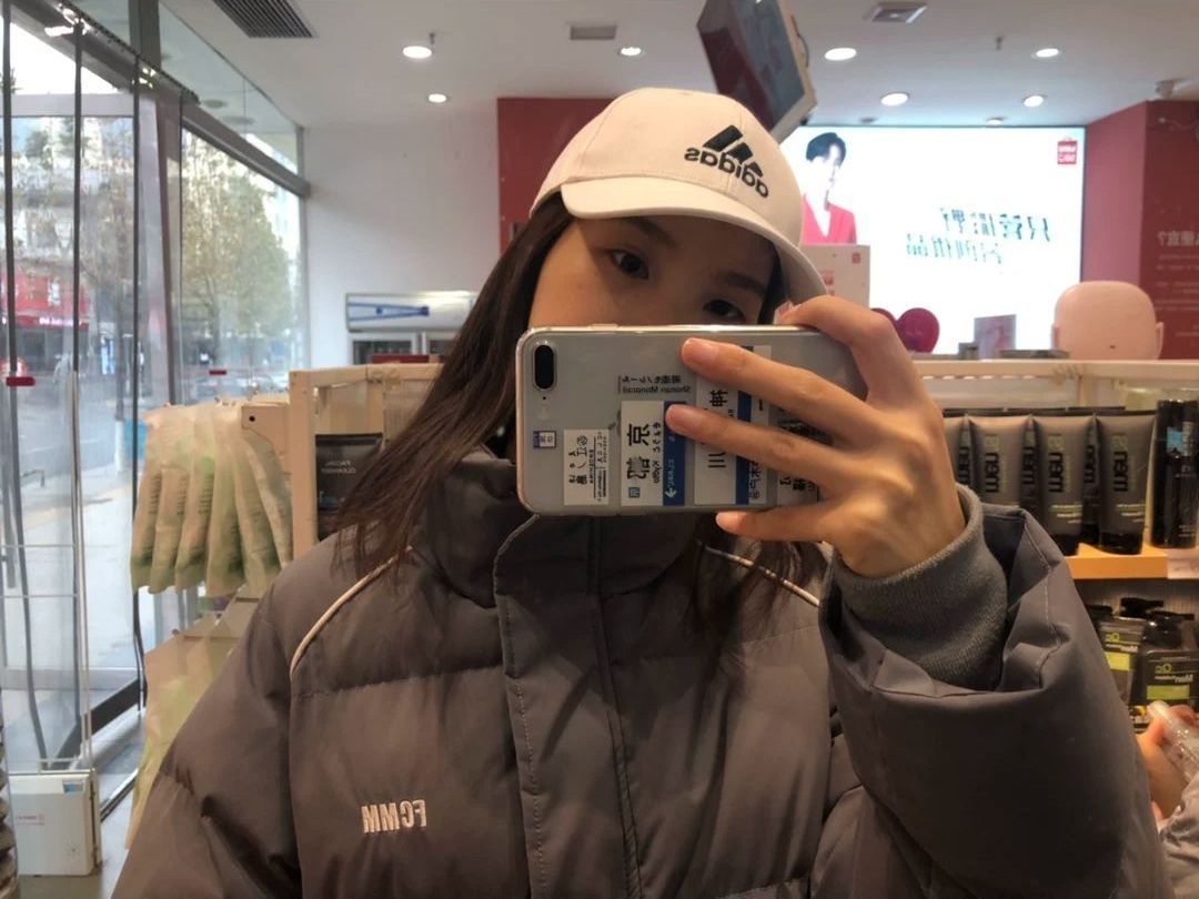 白色鸭舌帽种草