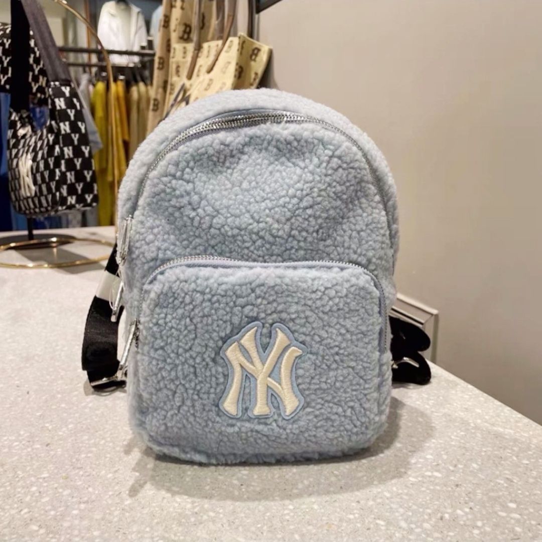 OOTD｜MLB 羊羔绒双肩包