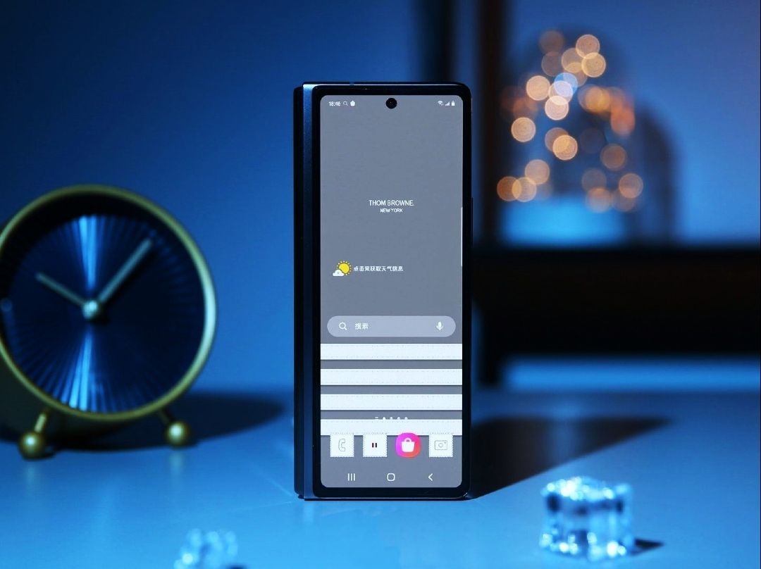 三星Galaxy Z Fold2 Thom Browne限量版实拍