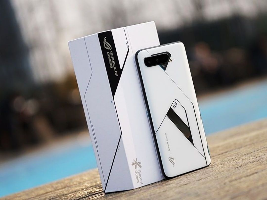 双十一种草｜ROG游戏手机5幻影：幻14同款设计 18GB运行内存