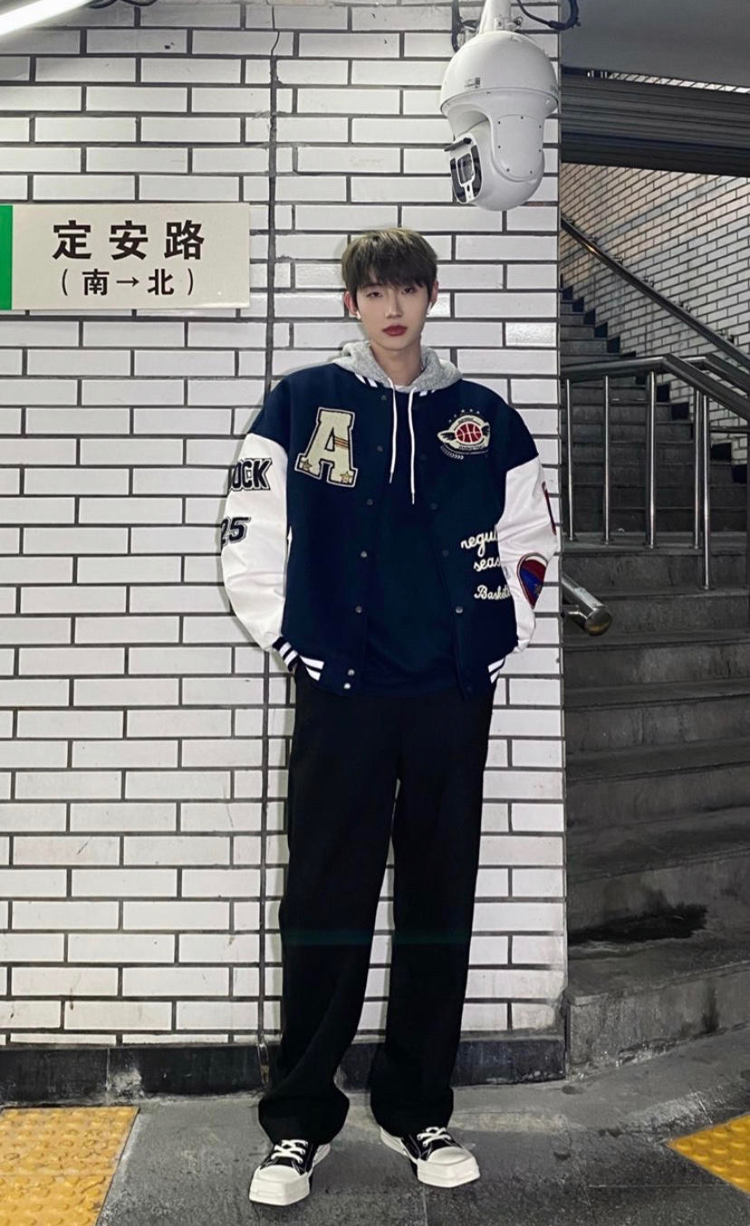 OOTD｜A chock 美式字母毛巾绣夹克