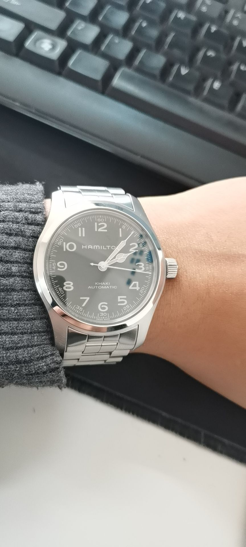 配了原装钢表带 