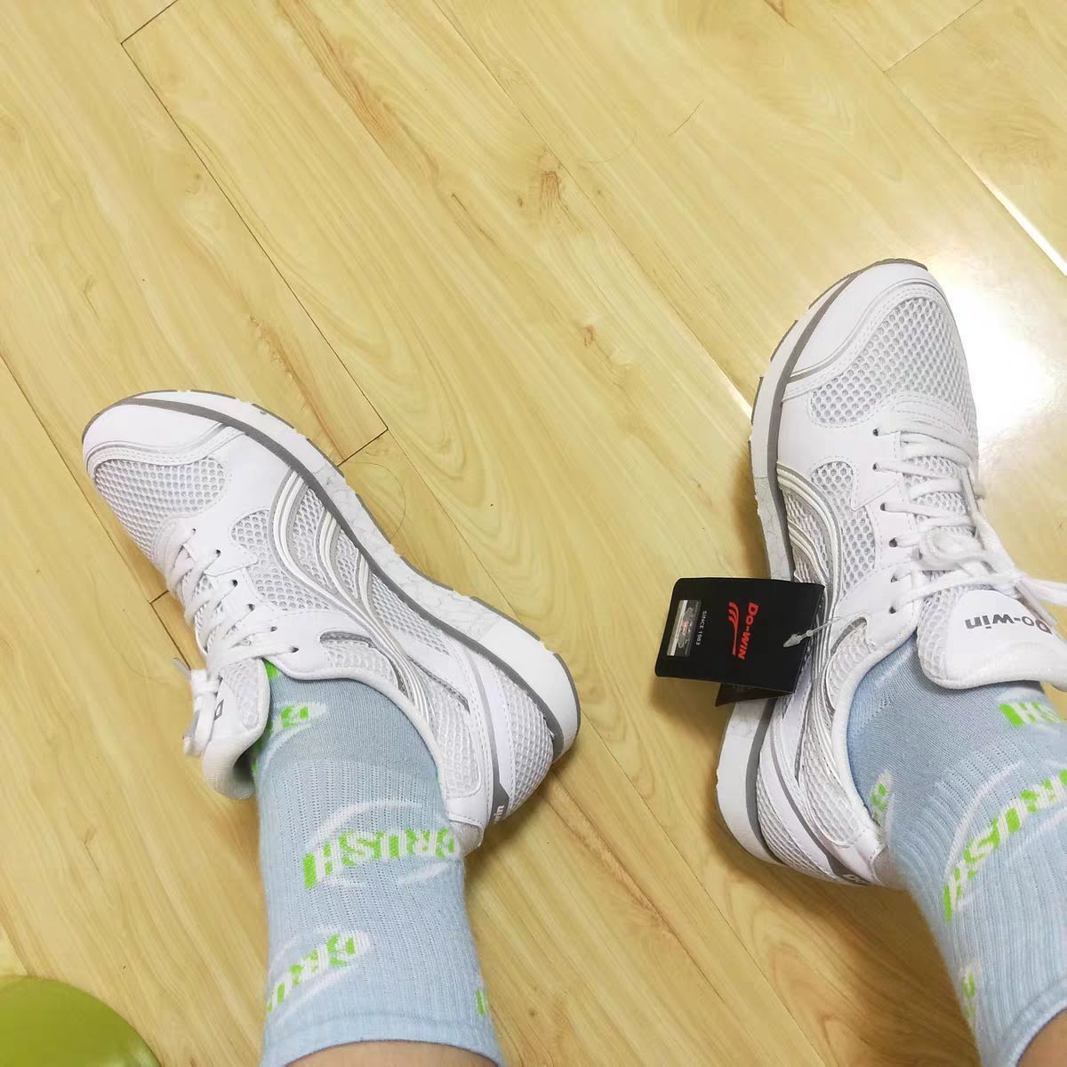 多威永远的神，非常适合训练还有跳远穿。