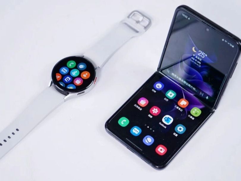 质感超级好的三星 Galaxy Watch 4手表