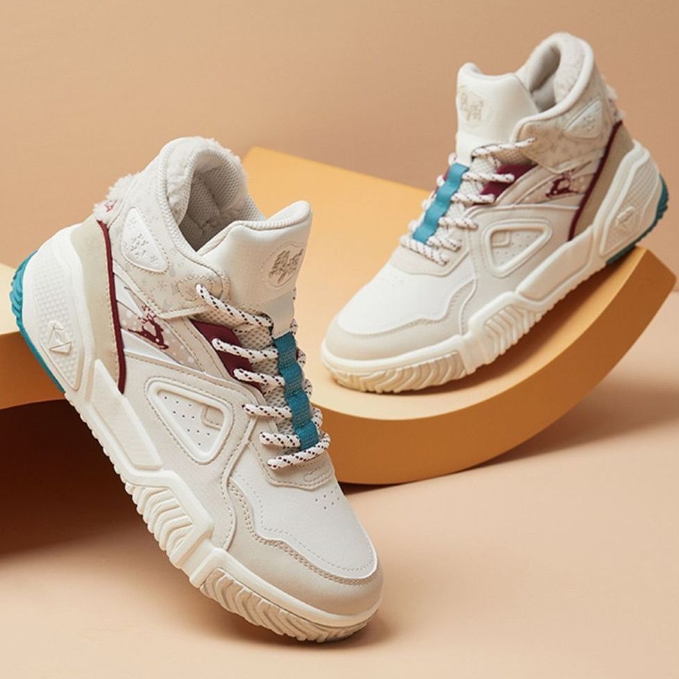 鞋子不错，穿上去很舒服，我很喜欢。