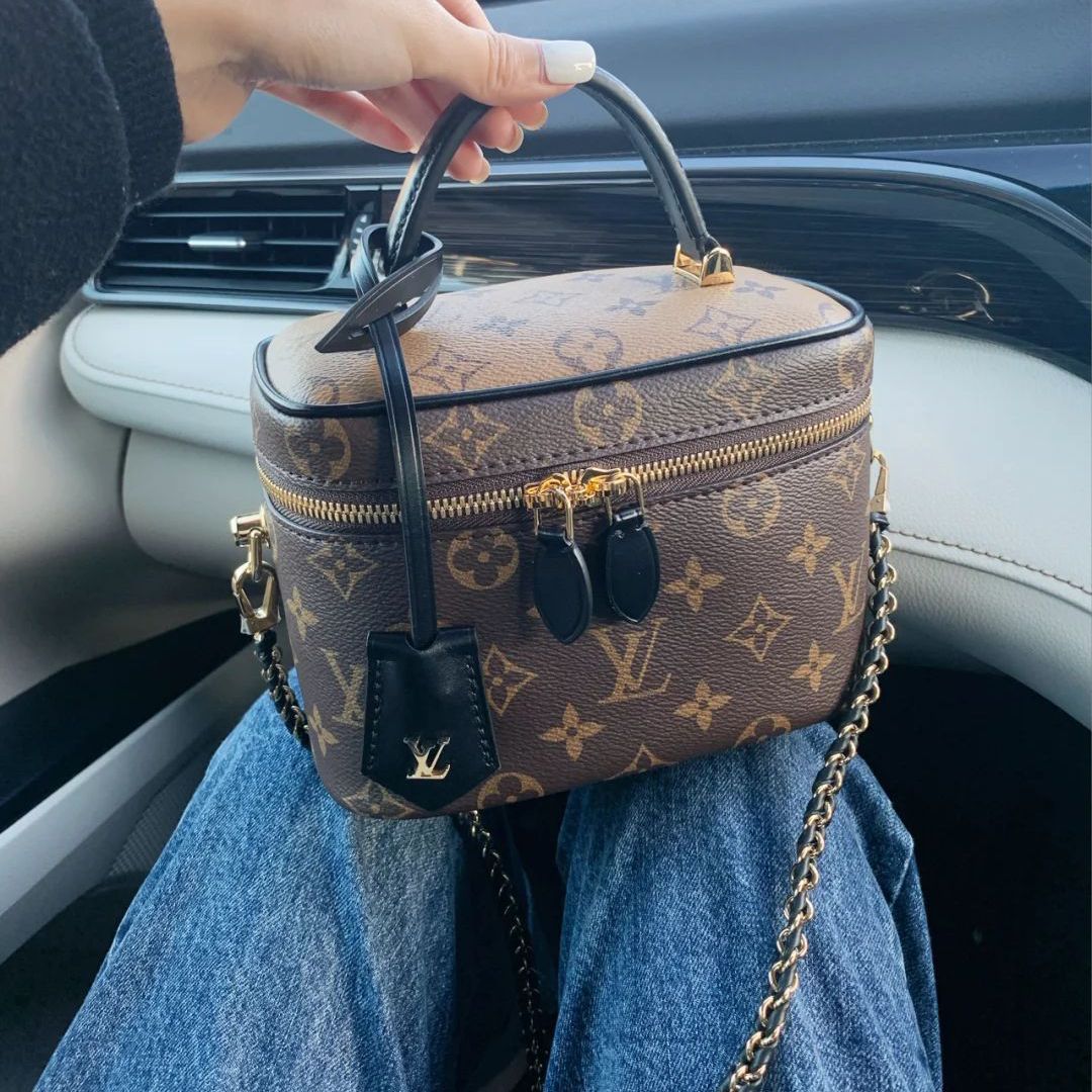 又是一款断货包～LV VANITY斜挎包