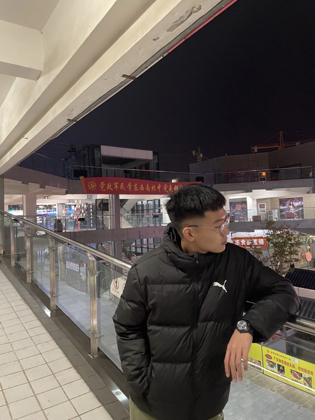 休闲连帽羽绒服
