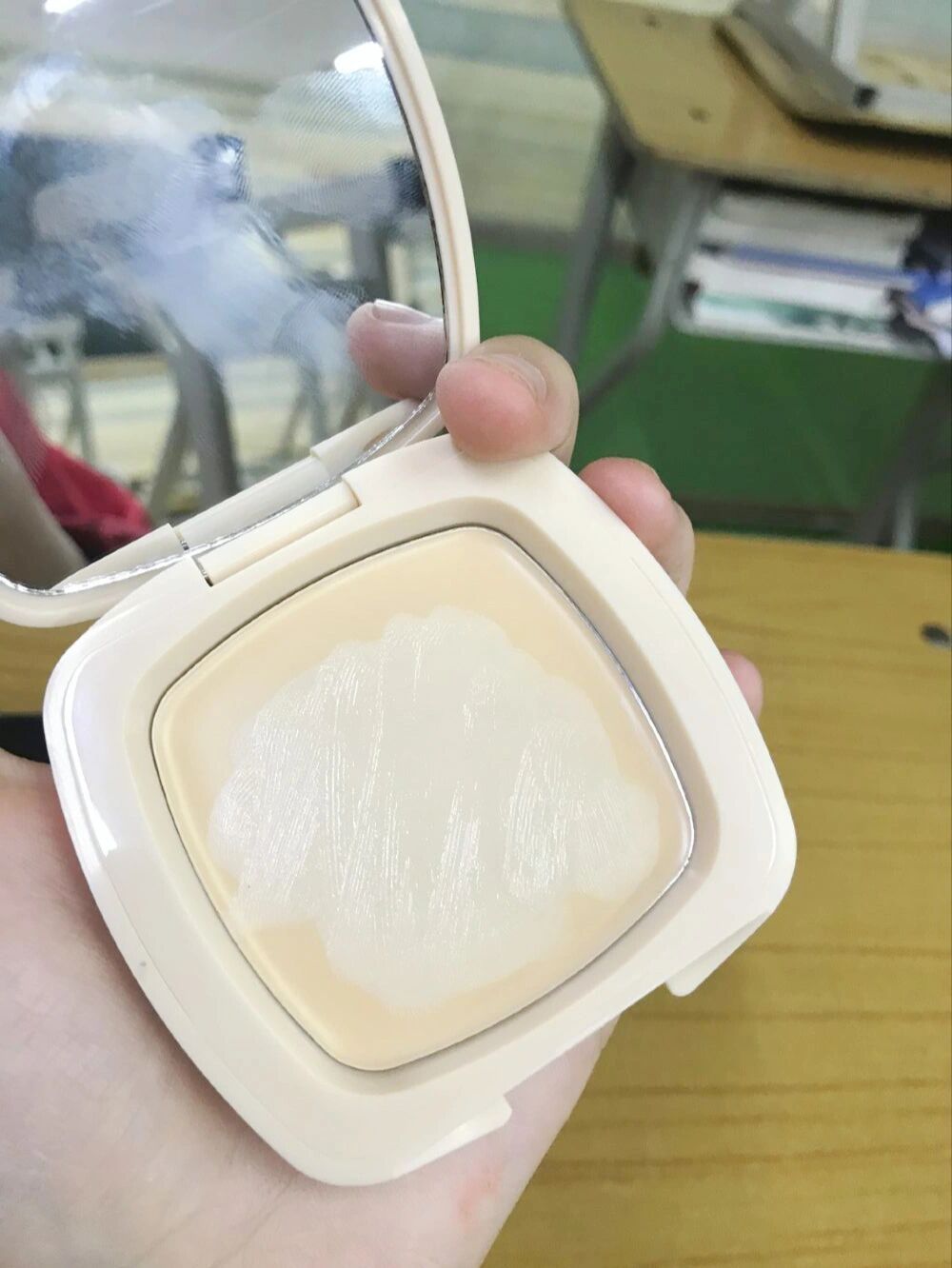 0💰 被逮也要悄悄带到教室的奶油高光膏