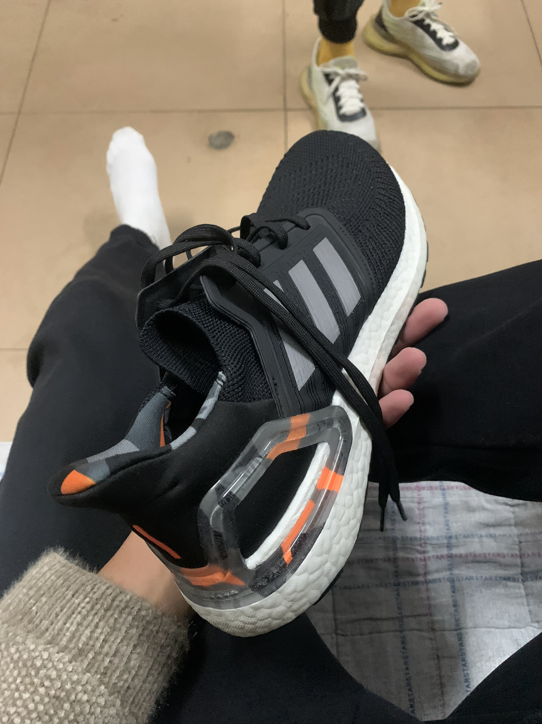 第一次入手阿迪ub跑鞋，脚感十足，穿起来