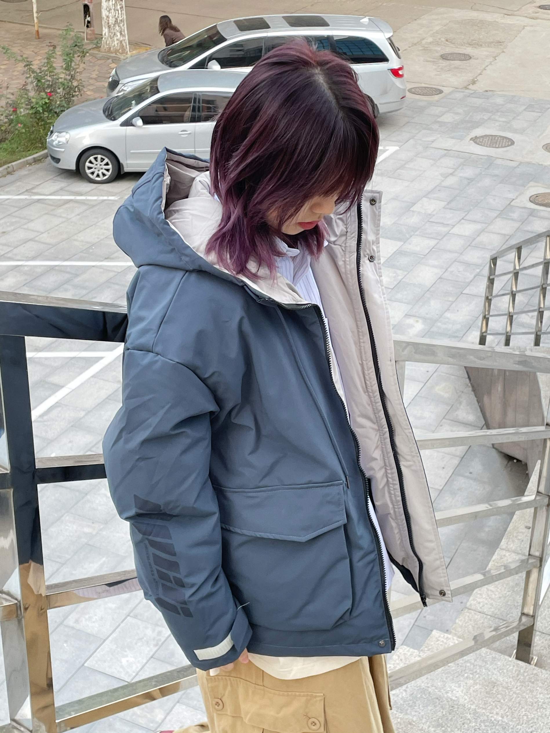 深蓝色棉服低调又时尚