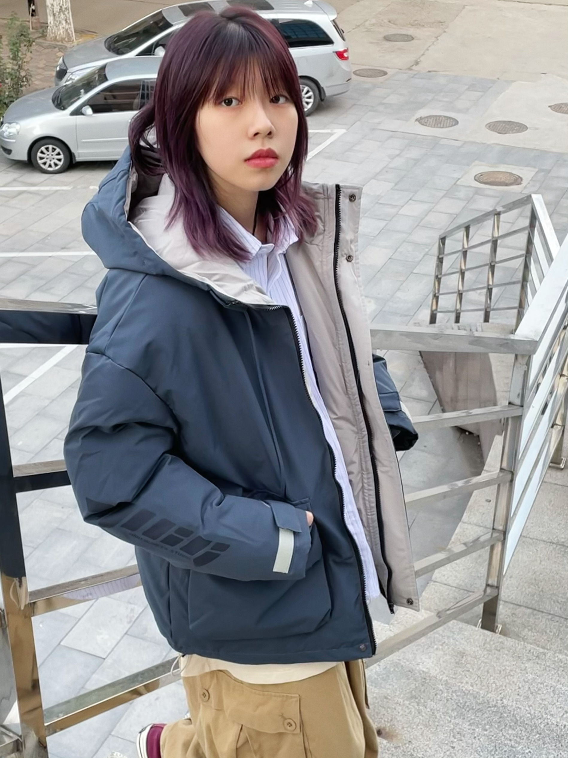深蓝色棉服低调又时尚