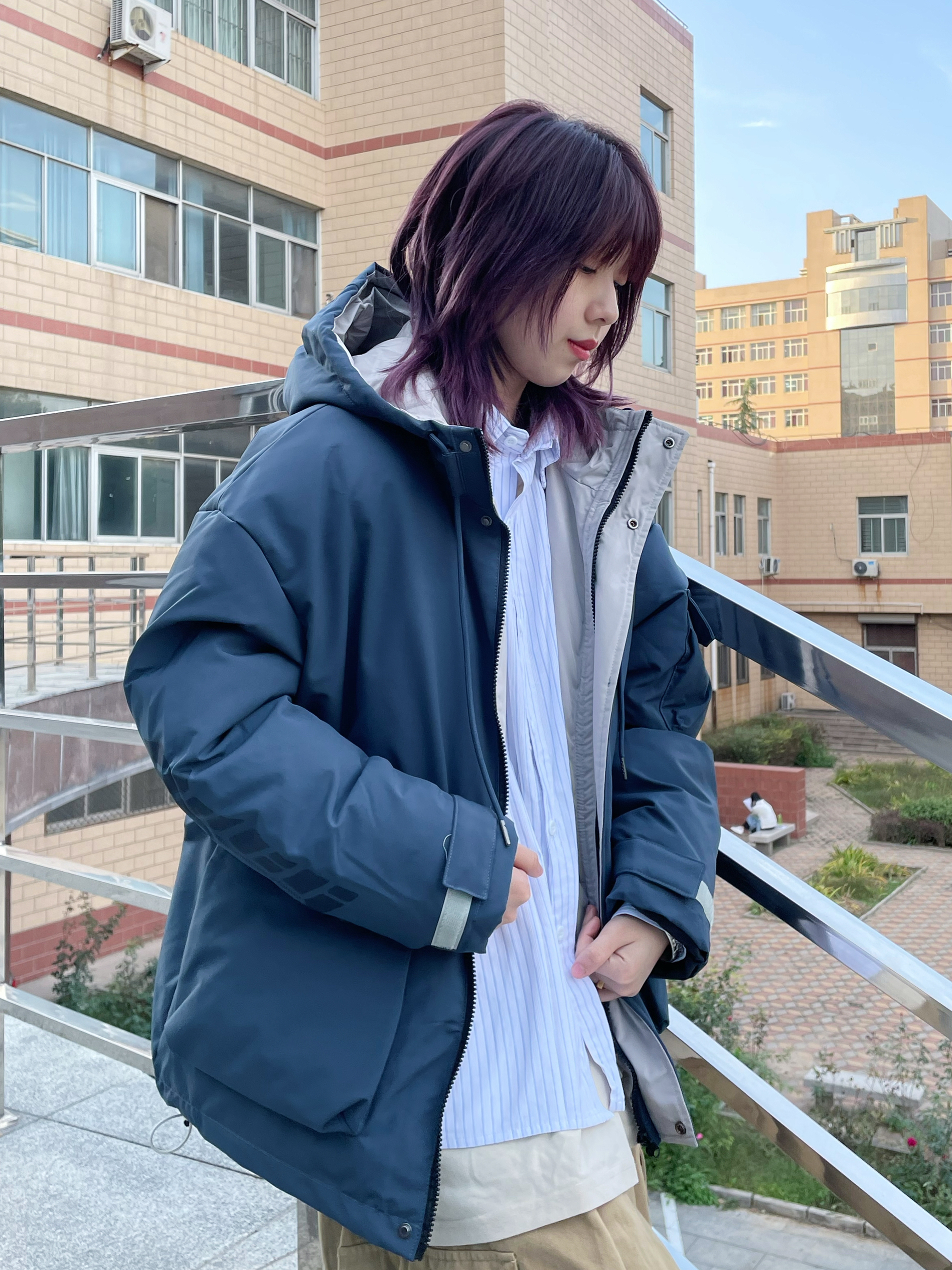 深蓝色棉服低调又时尚