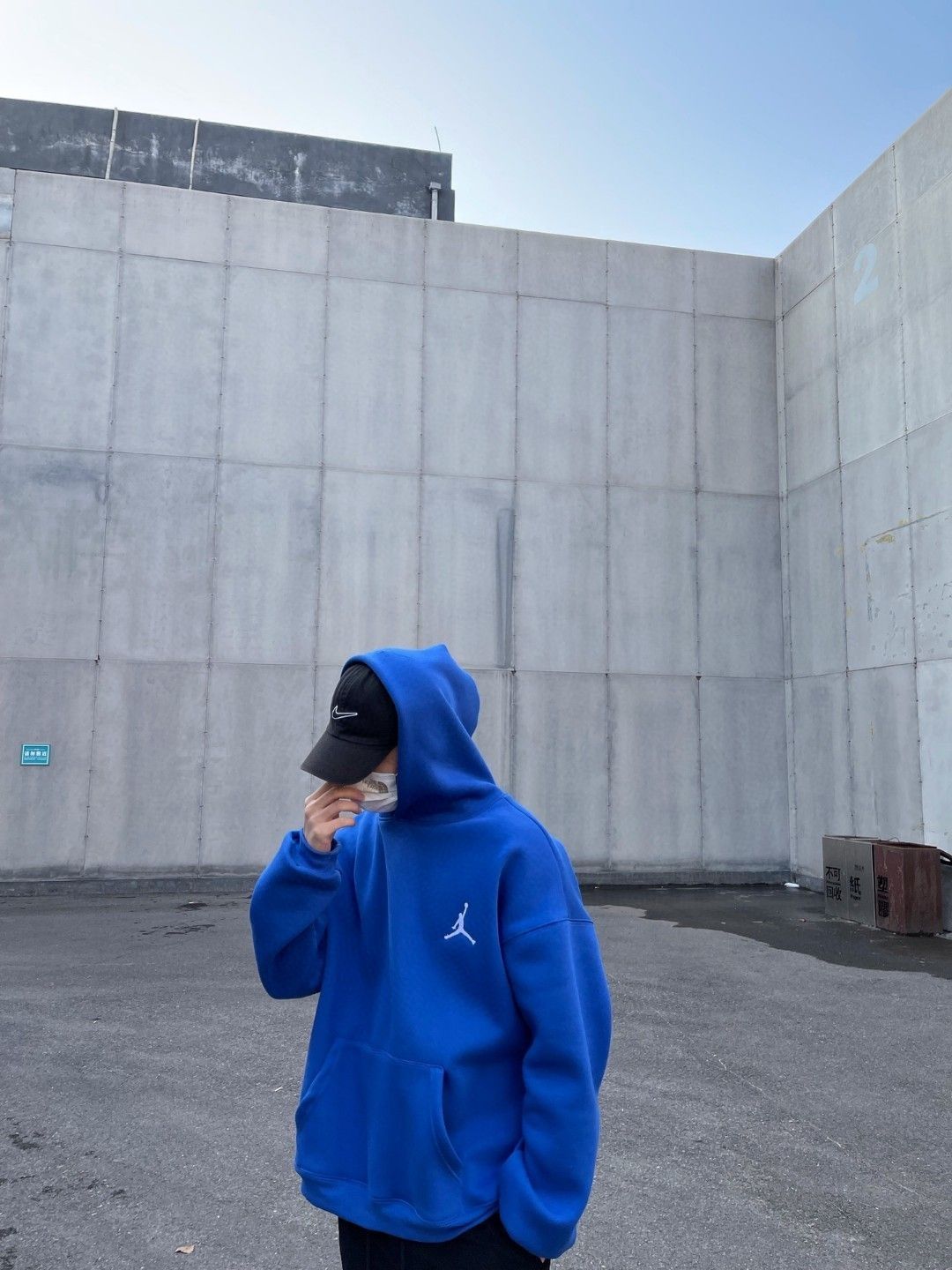 OoTD/冬季男生克莱因蓝卫衣上身