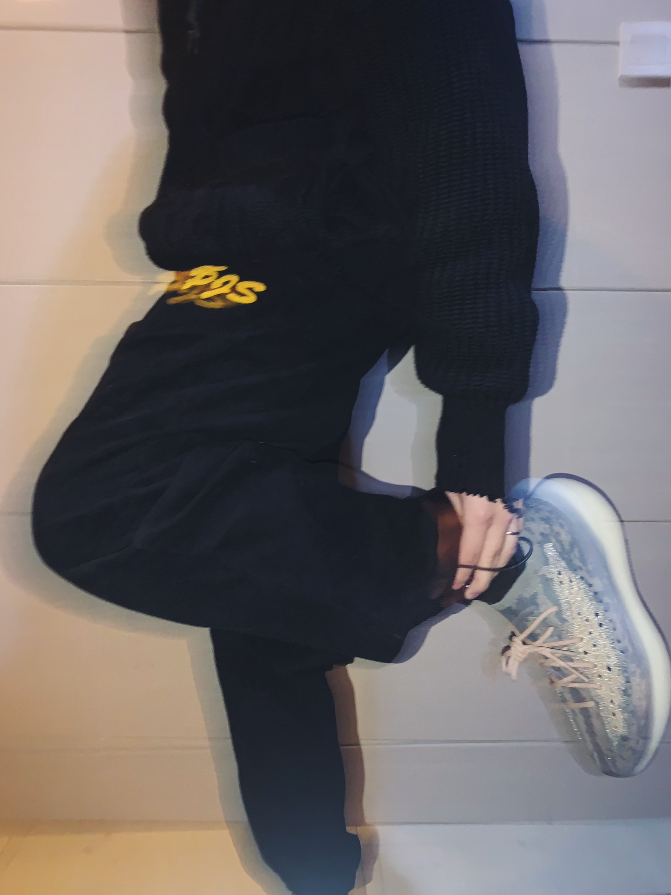 今年最喜欢的三双鞋
1️⃣yeezy 3