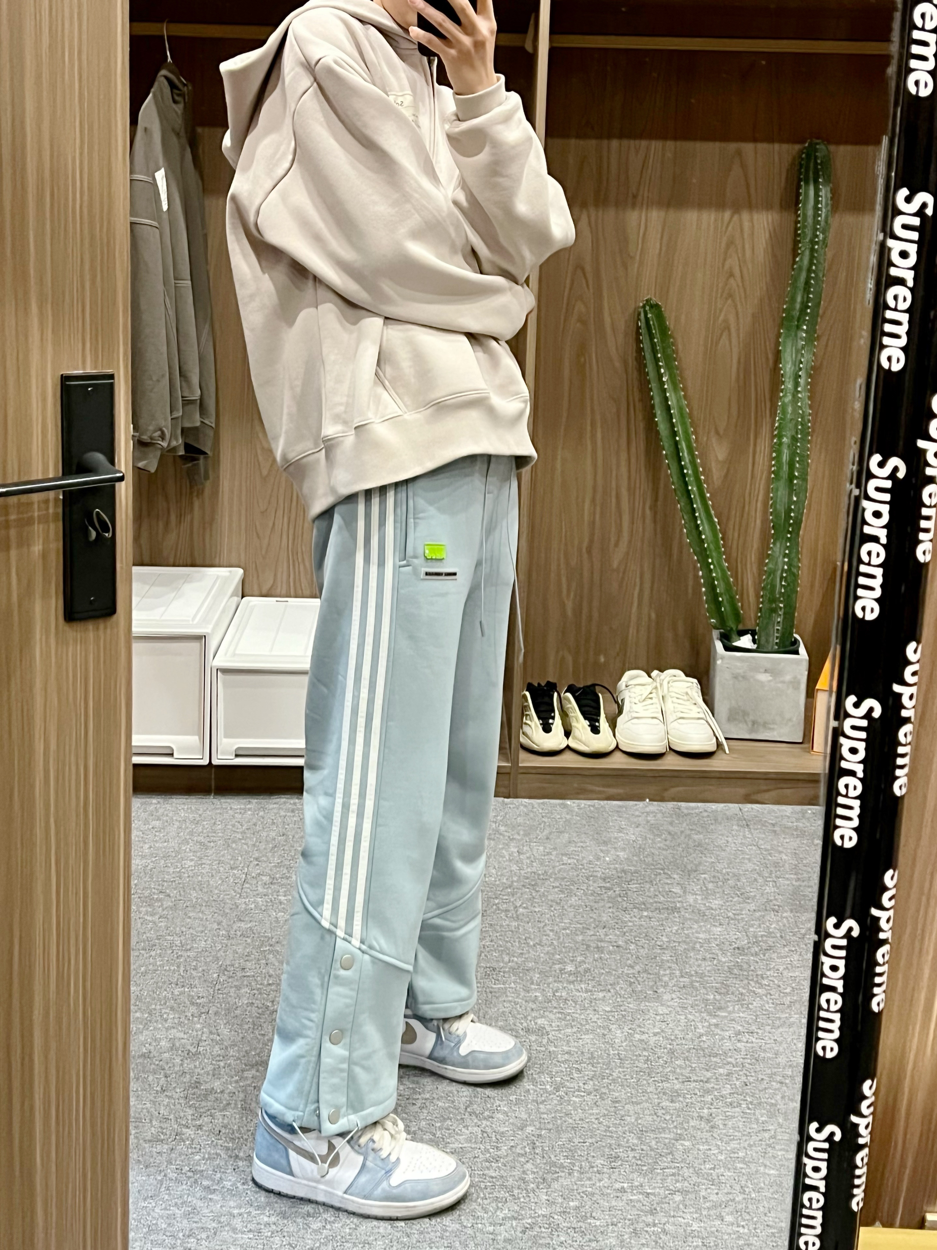 今天和好朋友一起穿同色系穿搭😂
！兴奋！