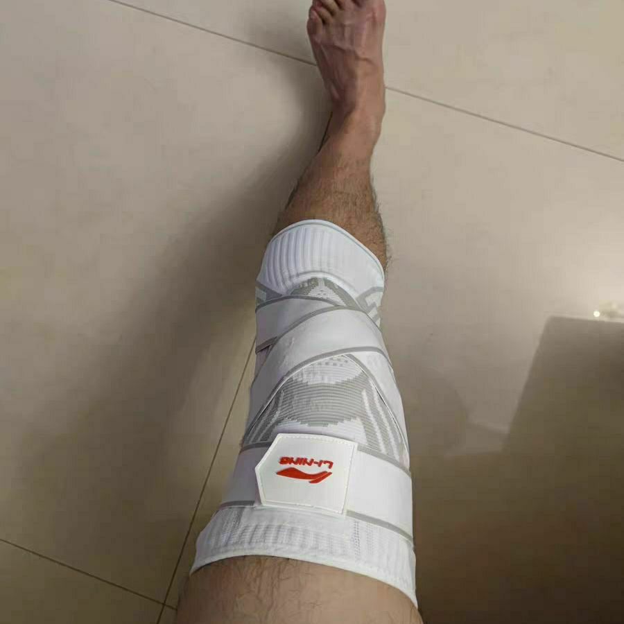 用心打球，安全有我   李宁护膝