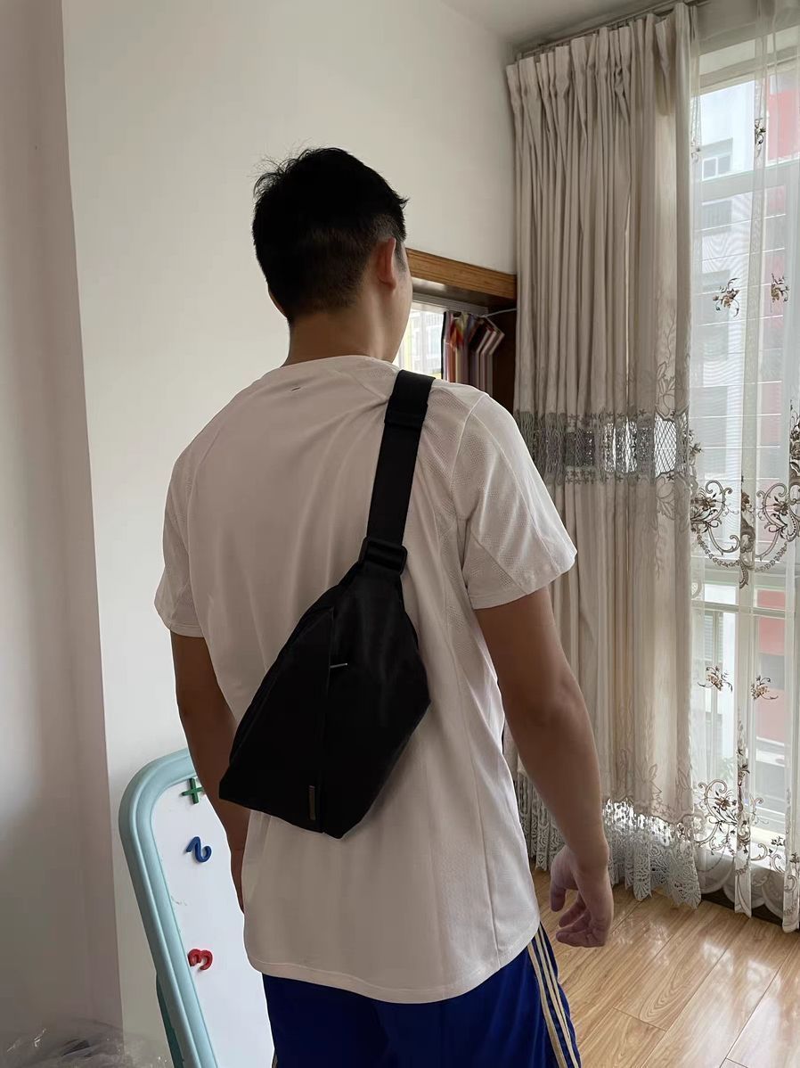 NIID FINO 胸包，收纳能手。