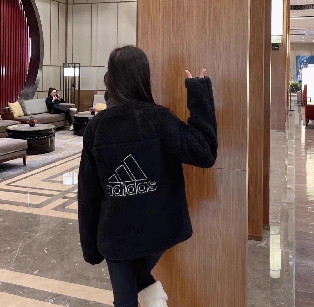 adidas 羊羔绒两面穿运动保暖外套分享