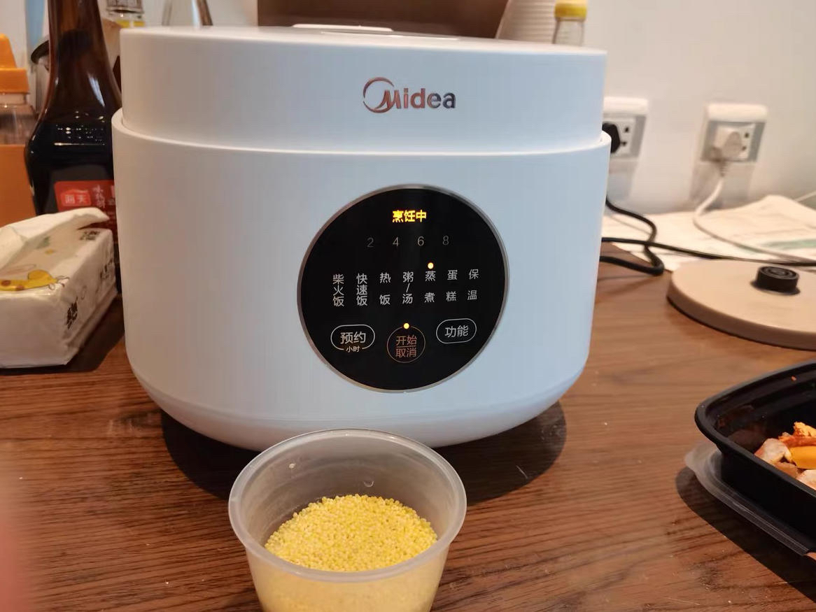 很满意美的电饭煲，好看实用性强。