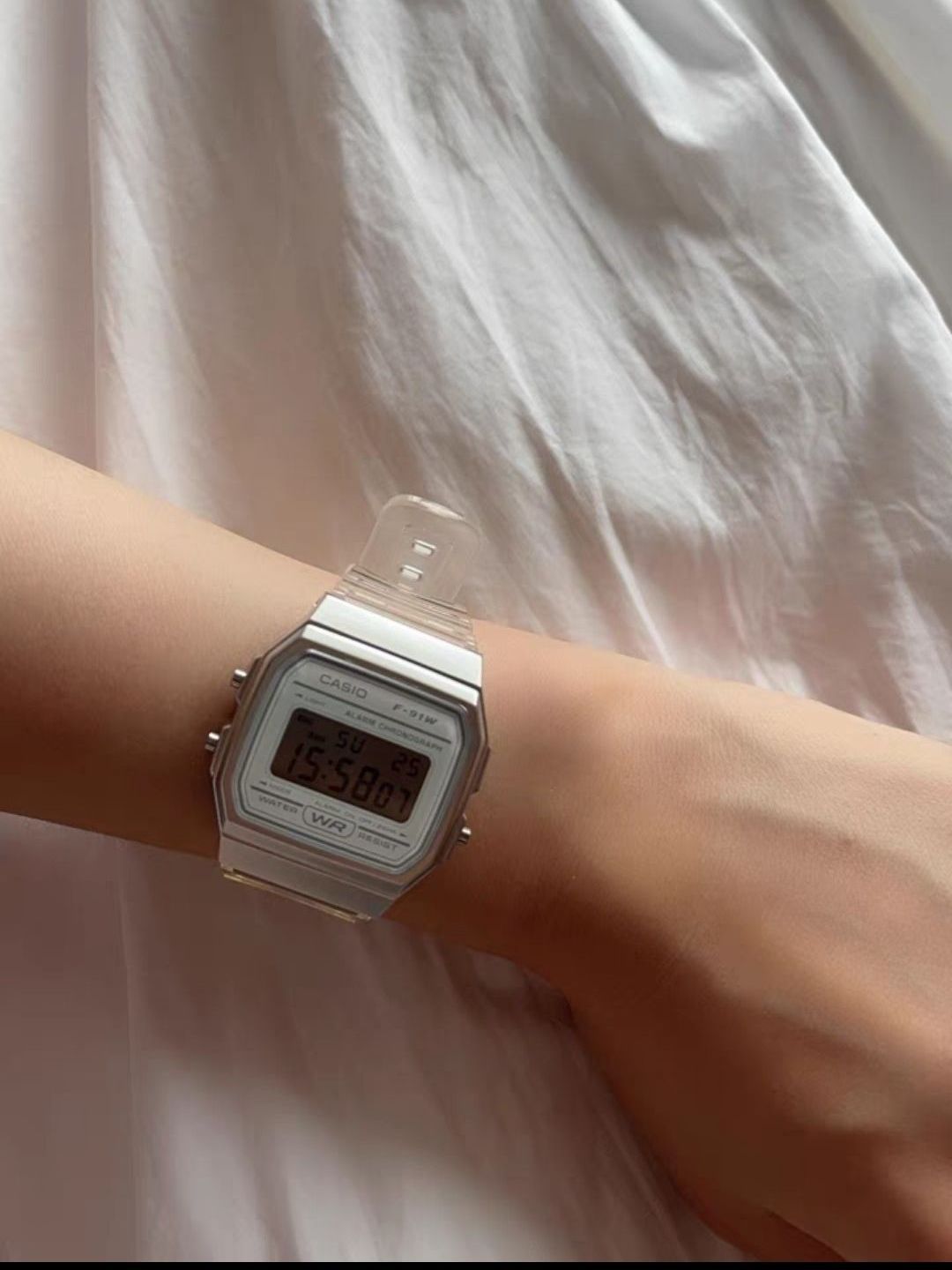 Casio/卡西欧透明果冻树脂小方块手表 