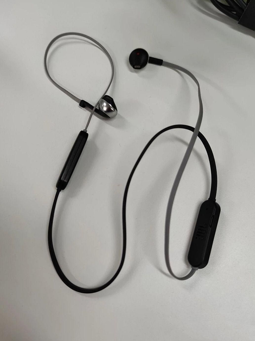                     JBL T205BT耳机 | 你值得入手的耳机