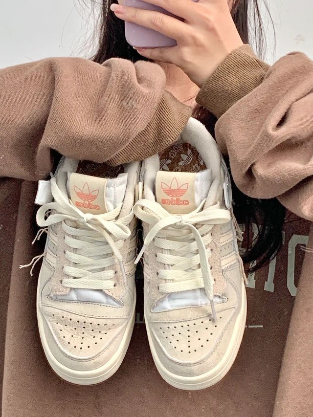 复古风的阿迪达斯板鞋好有质感呦~
