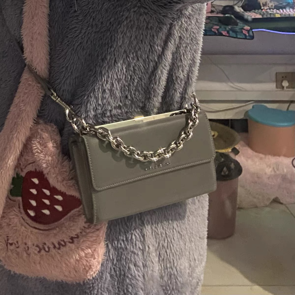 CHARLES＆KEITH 2021春新品女士追光链条手提翻盖包分享