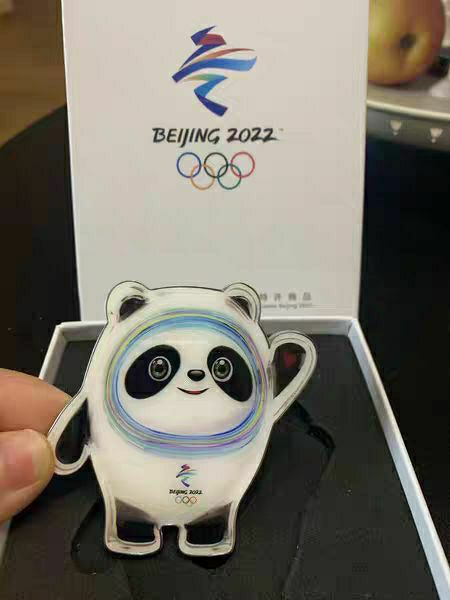                     【冬奥会周边】2022年北京冬奥会吉祥物「冰墩墩」徽章纪念品
