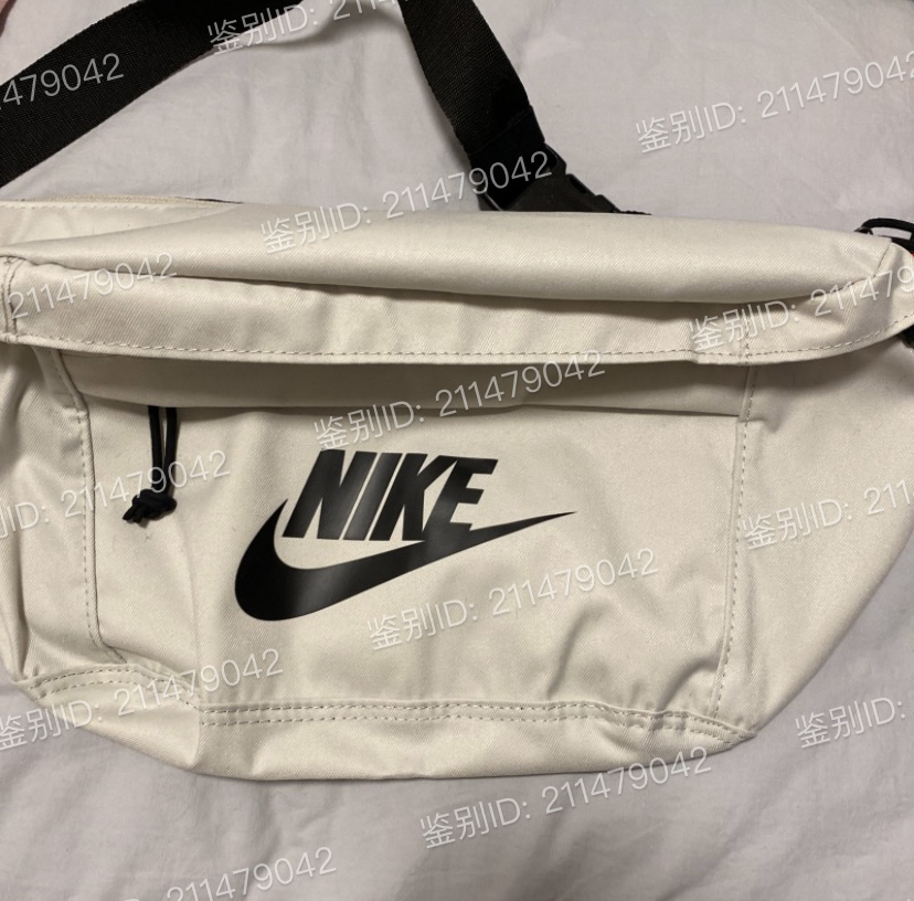 耐克斜挎包求大神鉴定