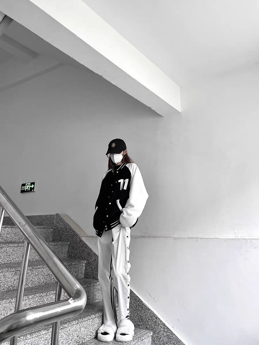 今日分享/HELIPORT 2021AW 条纹排扣直筒休闲长裤