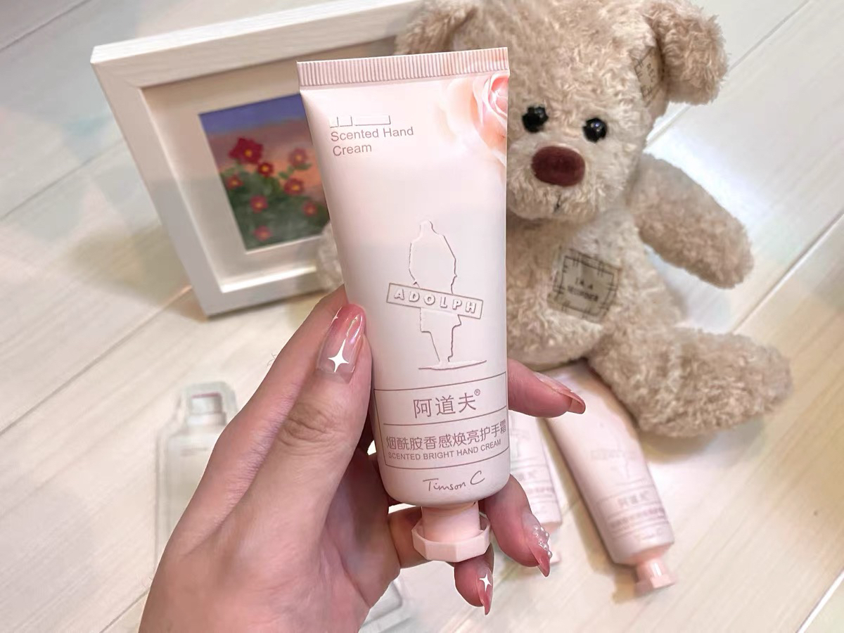 想怒囤3斤的美白护手霜!