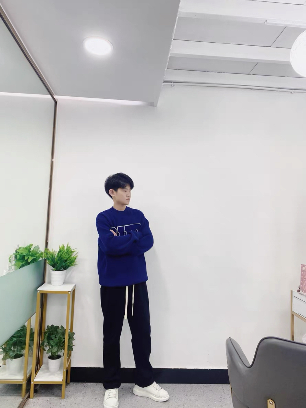 经典款黑色直筒休闲裤简约大气