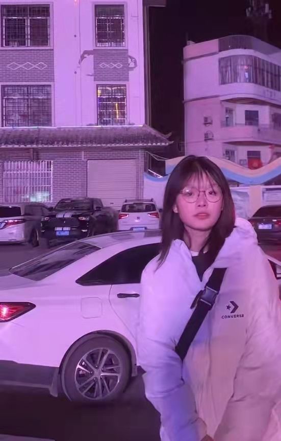 连帽经典简约羽绒服分钟
