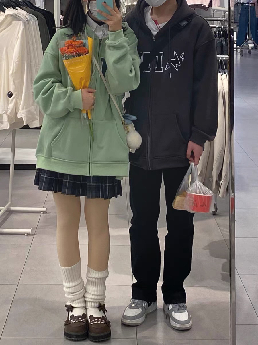 宽松的舒适外套完美尽显身材