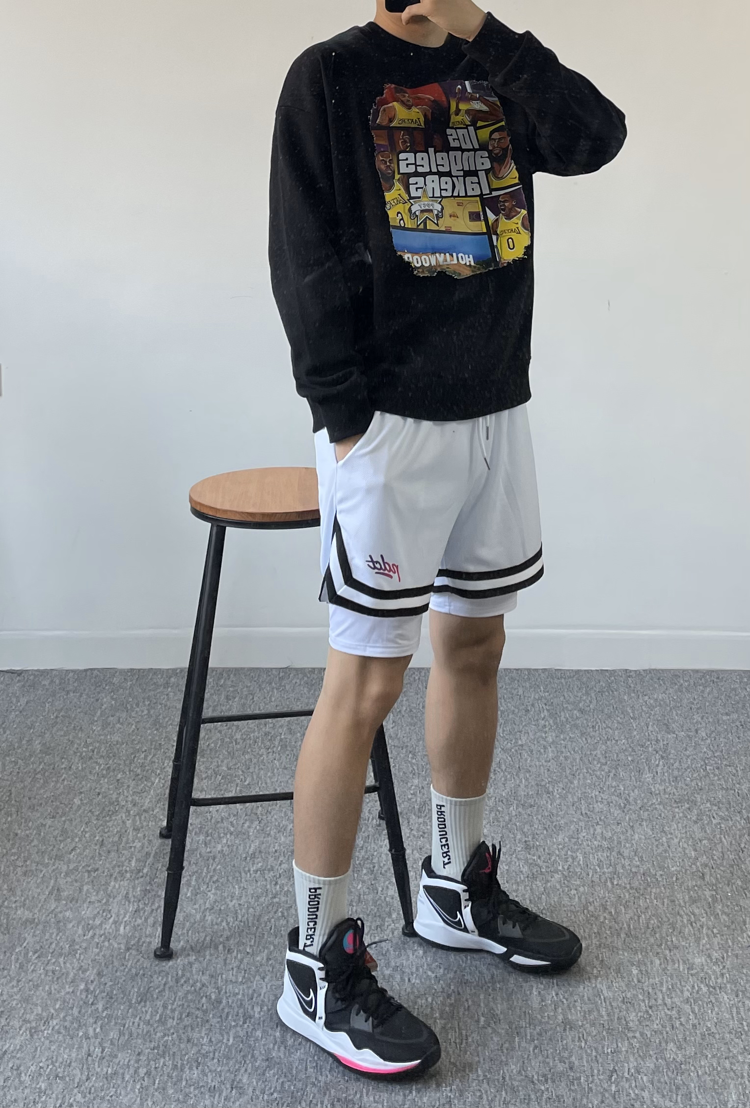 欧文爆砍50分，欧文粉上脚最新kyrie 8代黑白配色，爱了爱了