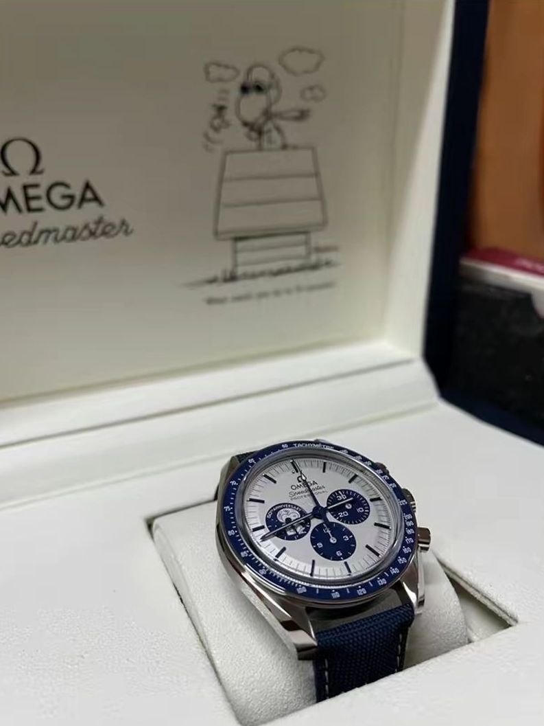  史努比奖"50周年纪念版月球腕表 