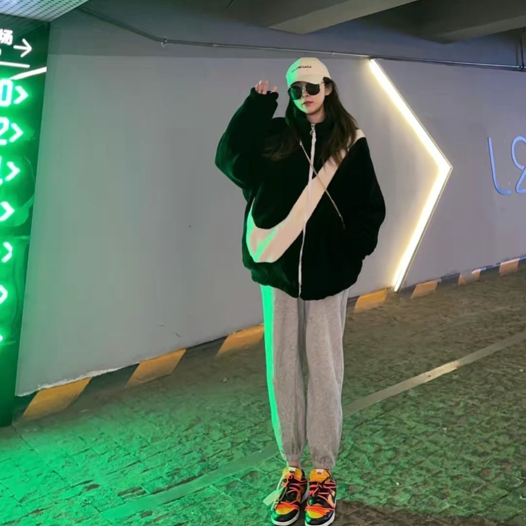 Nike大LOGO羊羔绒双面穿运动夹克穿搭分享