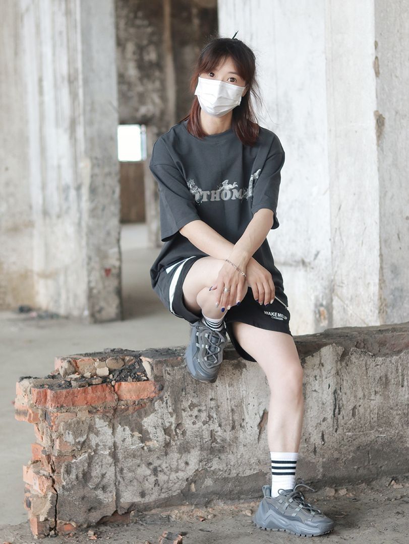 春夏色彩衣橱 | 谁说女生不能一身黑？