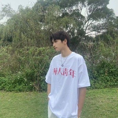 精致的华人青年boy短袖分享