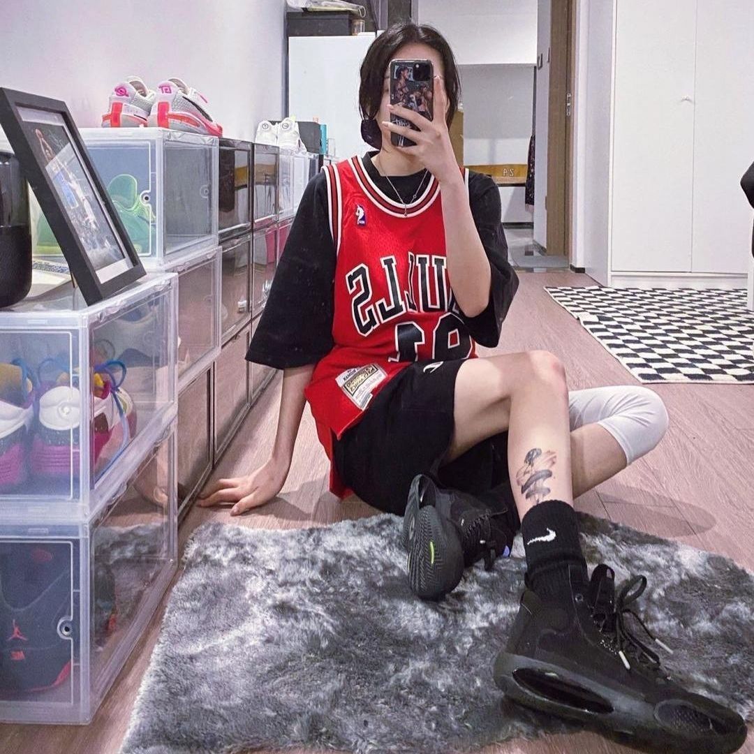 女生酷甜穿搭分享/Mitchell Ness 罗德曼 公牛队 91号球衣分享