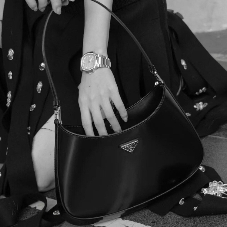 Prada 女士Prada Cleo 亮面皮革单肩包腋下包