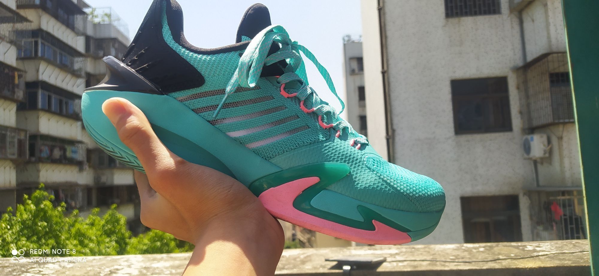 👟球鞋名称：轻羽2

🔍设计亮点：轻

