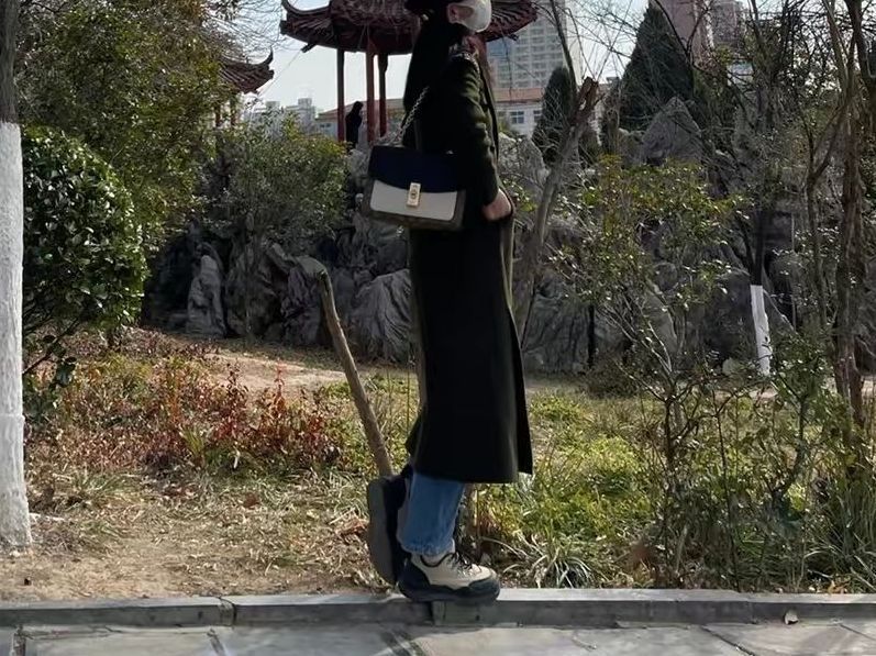 黑白配色斜挎包推荐