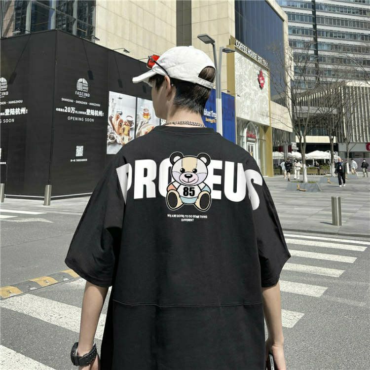 outfit 宽松印花小熊T恤推荐