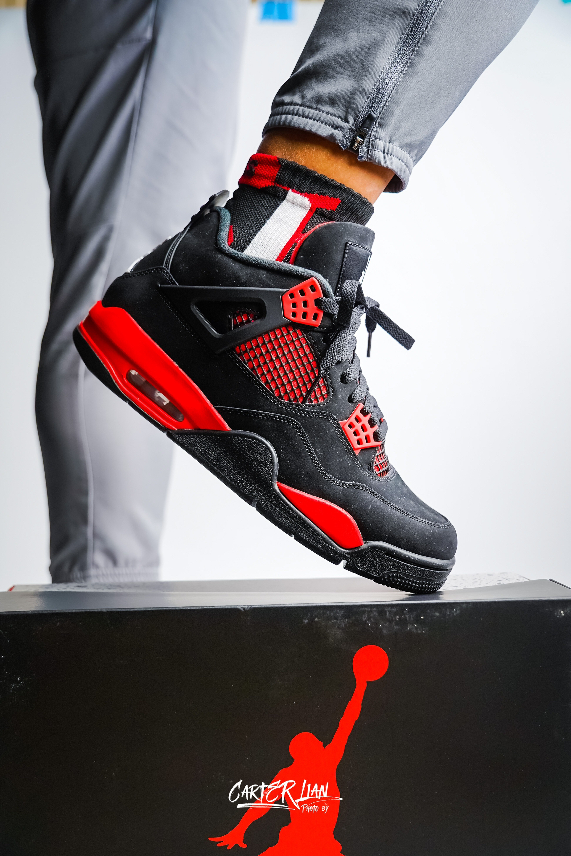送TA梦中情鞋｜黑红配色的AJ4能不爱吗？