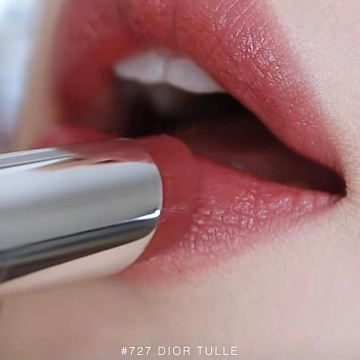 涂上想么一口👄Dior727也太显白啦！