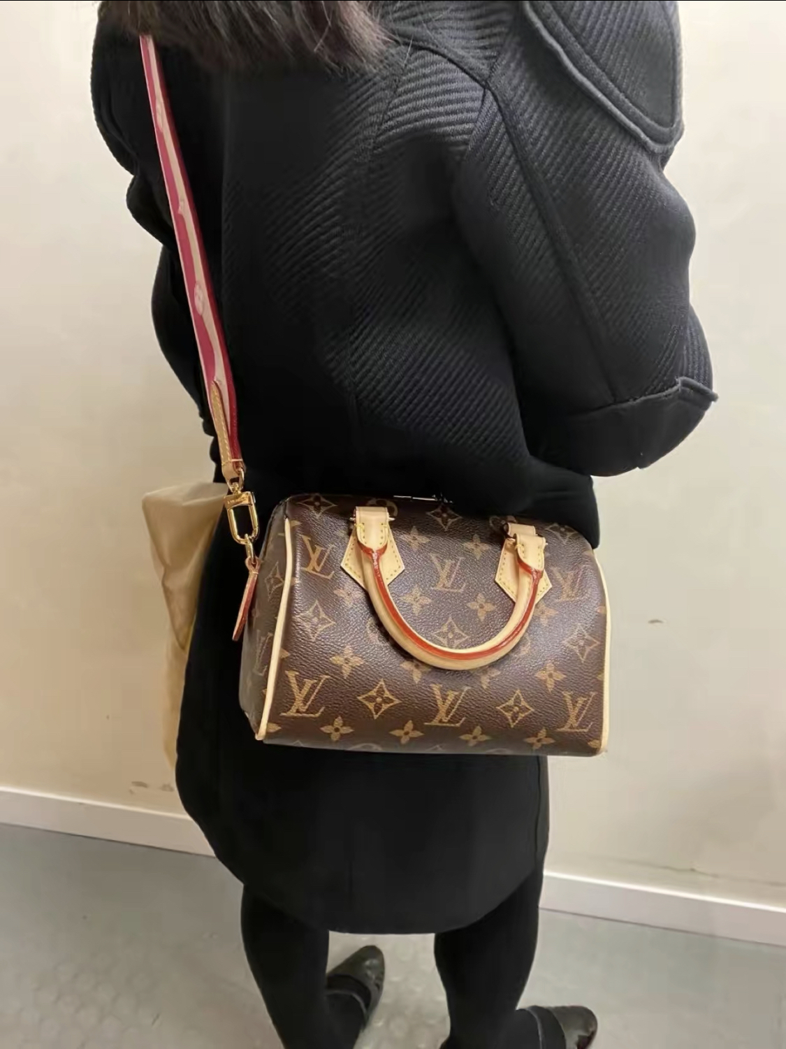 Louis Vuitton 老花刺绣单肩包分享