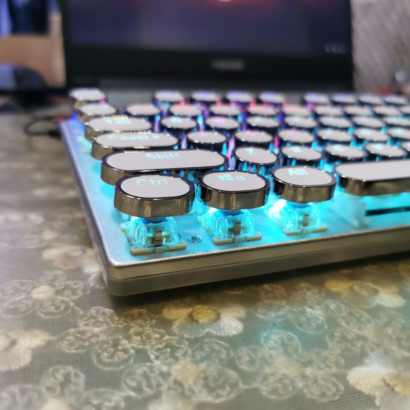 这么有感觉的电竞键盘还不快买